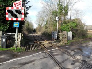 alt="level crossing"