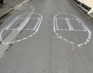 alt="more road marking"